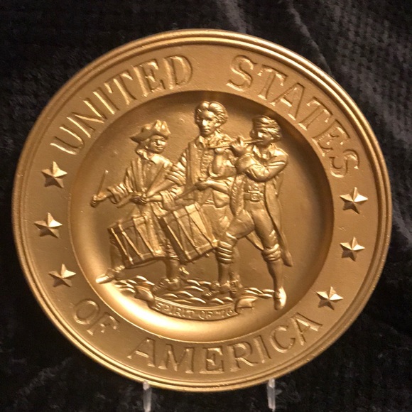 Sexton Gold plates-set of 2 - Picture 5 of 8